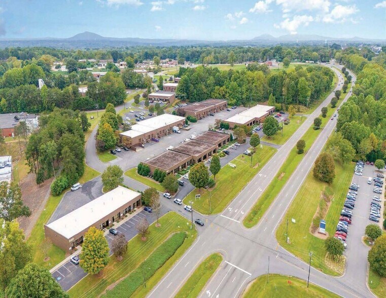 More Photos Of 950 Tate Blvd, Hickory Unknown For Lease