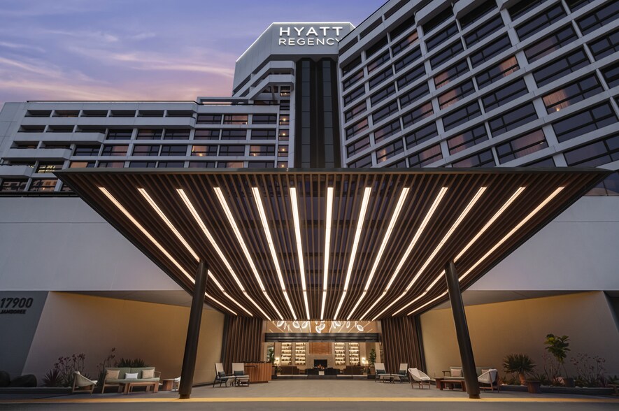 More Photos Of 2 Park Plaza, Irvine Office For Lease