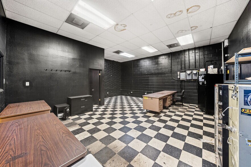 More Photos Of 960 W Holt Blvd, Ontario Freestanding For Sale