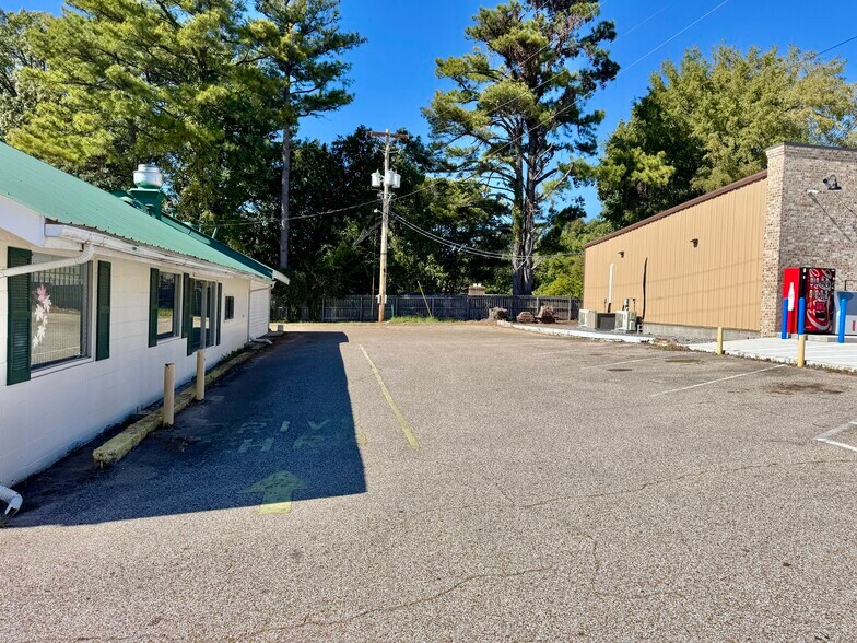 More Photos Of 289 S Washington St, Ripley Fast Food For Sale