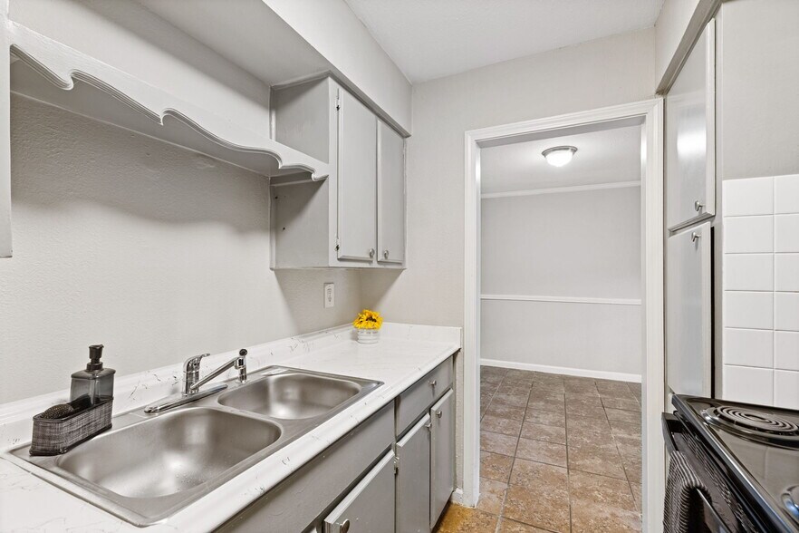 More Photos Of 3499 Evergreen Dr, Houston Apartments For Sale