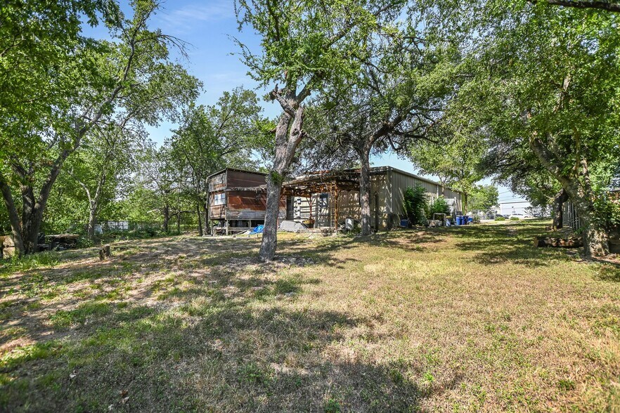 More Photos Of 1701 Evergreen Ave, Austin Light Distribution For Lease
