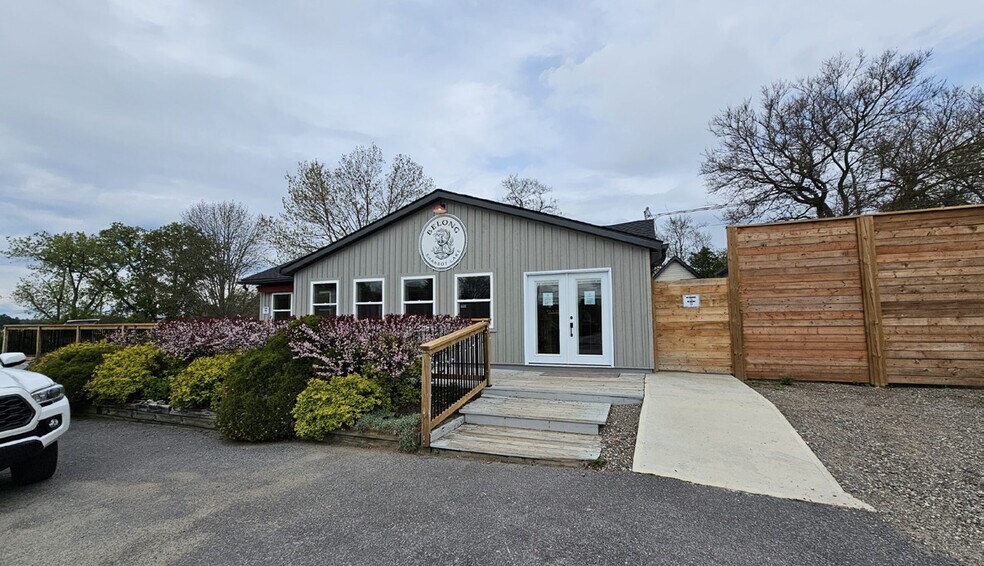 More Photos Of 105 James St, Parry Sound Restaurant For Sale