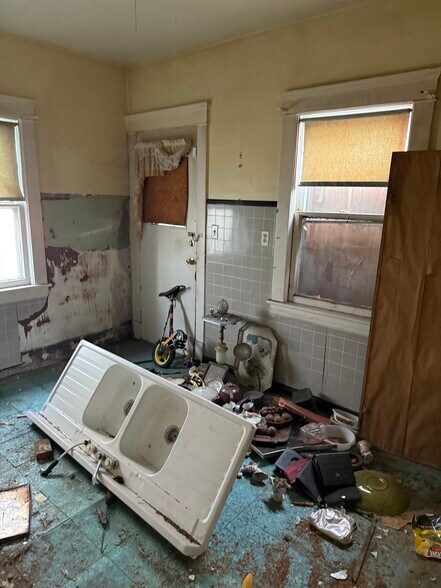 More Photos Of 1817 Penrose Ave, East Cleveland Specialty For Sale