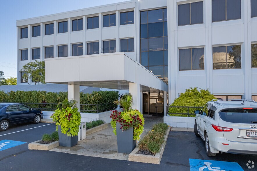 More Photos Of 25550 Chagrin Blvd, Beachwood Office For Lease
