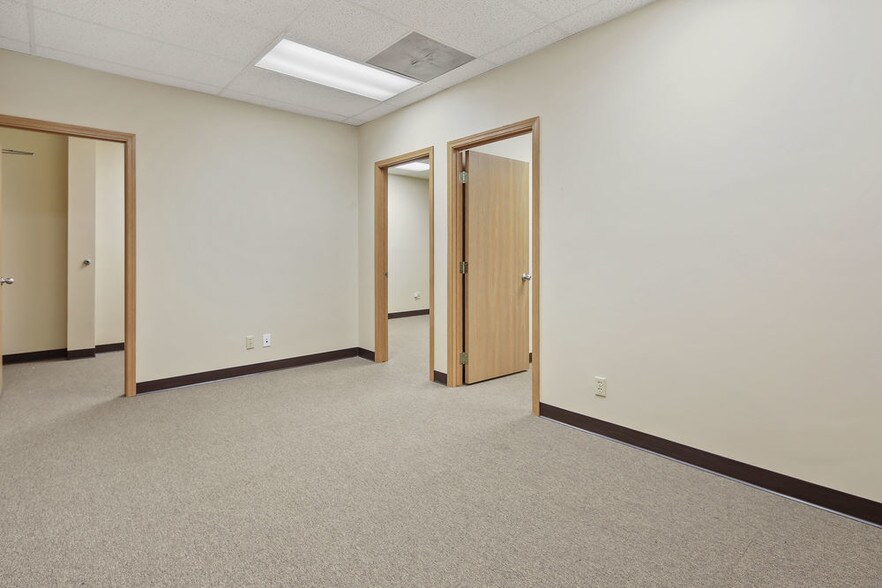 More Photos Of 110-114 S Rum River Dr, Princeton General Retail For Lease