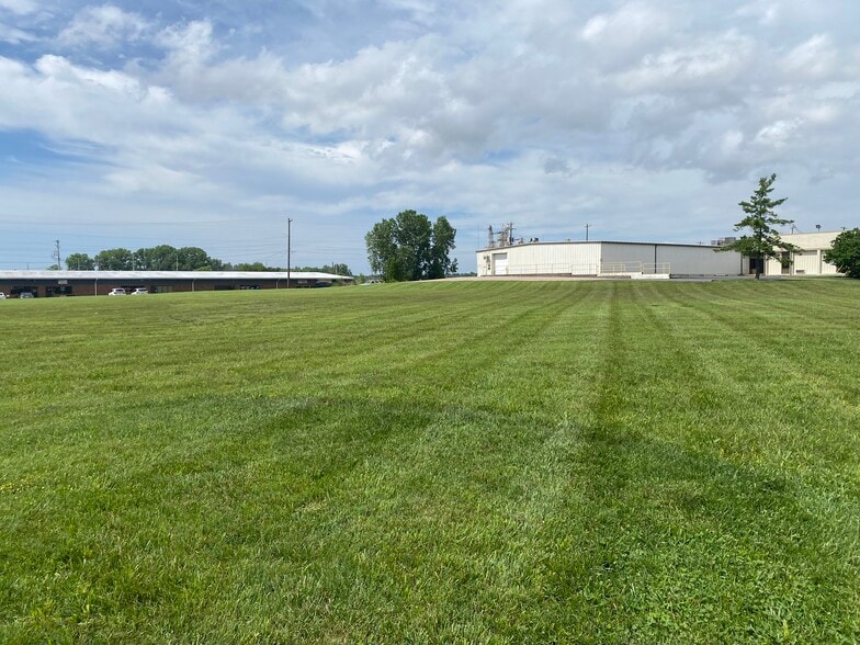 More Photos Of 455 Klutey Park Plaza Dr, Henderson Light Distribution For Sale