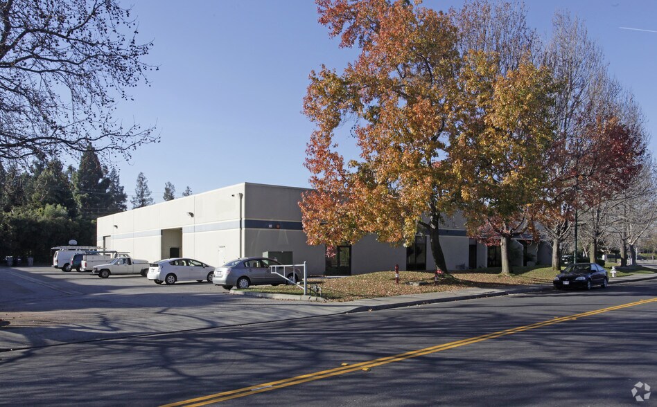 Primary Photo Of 599 Fairchild Dr, Mountain View Flex For Lease
