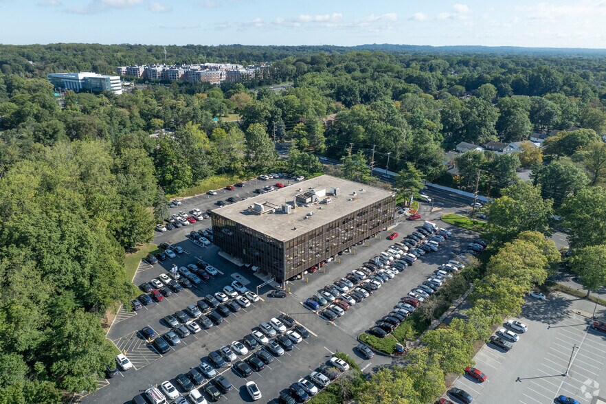 More Photos Of 3003 New Hyde Park Rd, Lake Success Office For Lease