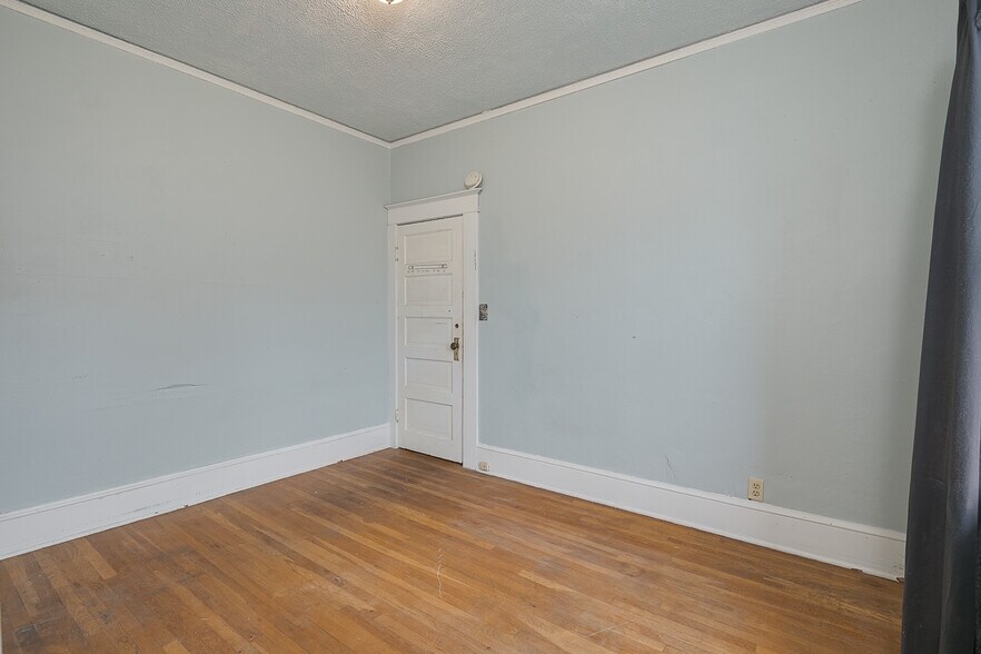 More Photos Of 5417 NE 15th Ave, Portland Specialty For Sale