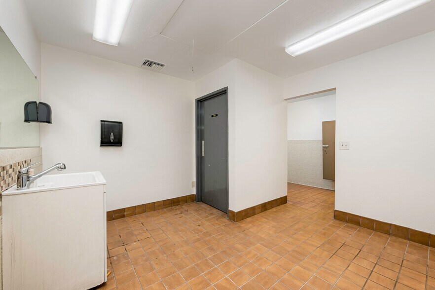 More Photos Of 2500 Lewis Ave, Signal Hill Land For Lease