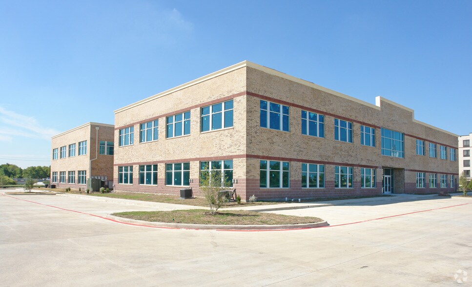 More Photos Of 1940 Enchanted Way, Grapevine Office For Sale