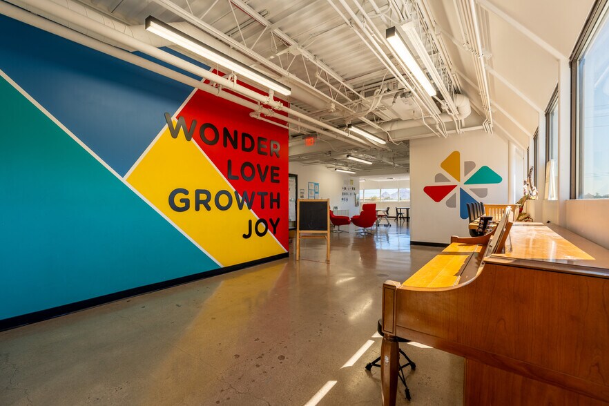 More Photos Of 200 E Mitchell Dr, Phoenix Office For Sale