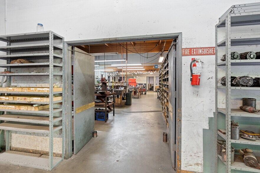 More Photos Of 1515 SE Hawthorne Blvd, Portland Auto Repair For Sale