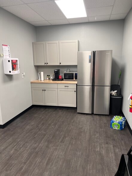 More Photos Of 5316 Lena Rd, Bradenton Light Distribution For Lease