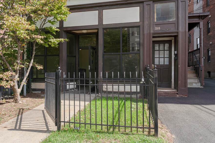 More Photos Of 184 Affleck St, Hartford General Retail For Lease