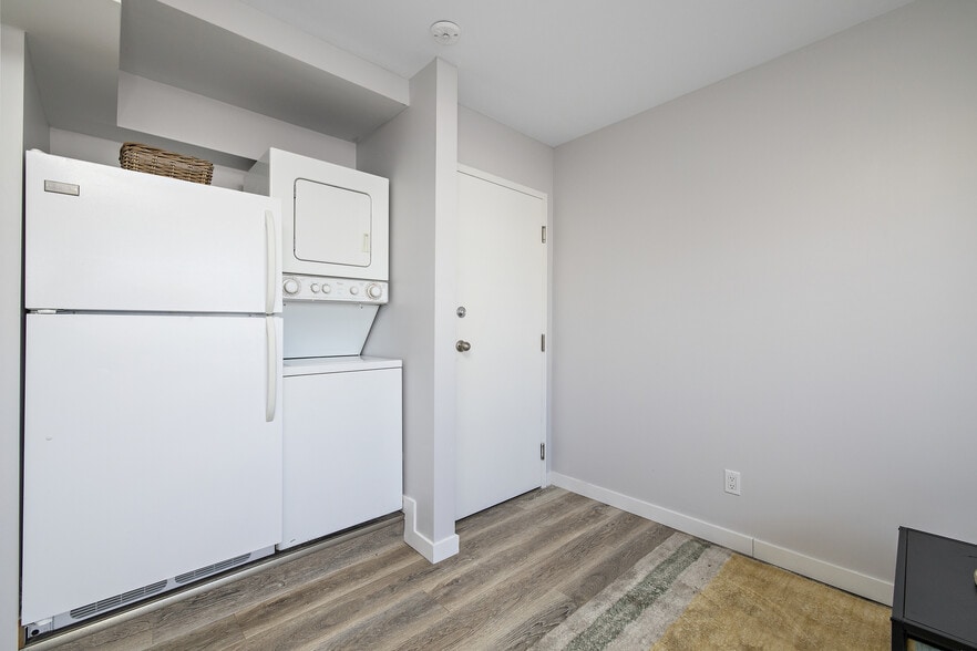 More Photos Of 10207 107 Ave NW, Edmonton Apartments For Sale