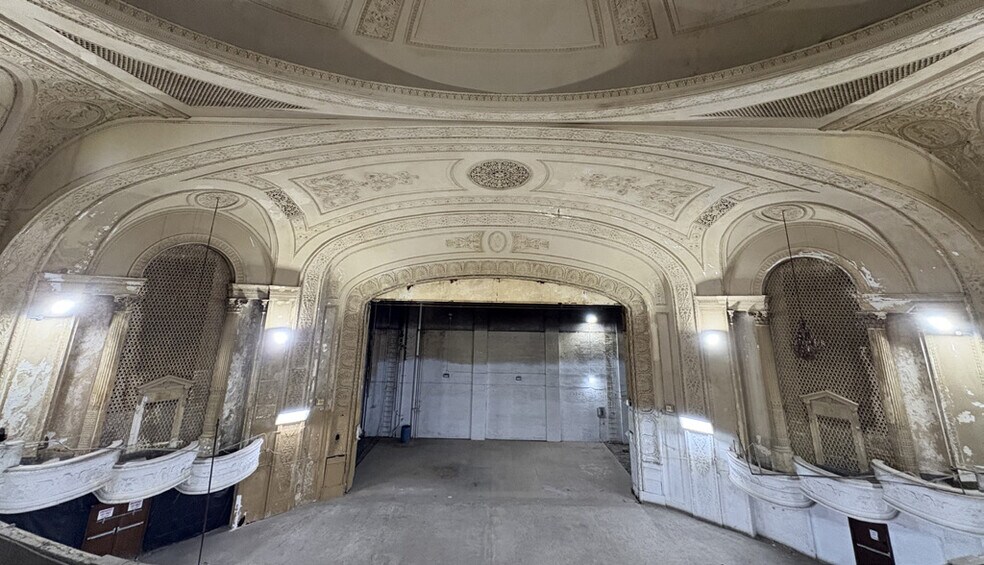 More Photos Of 117-09 Hillside Ave, Richmond Hill Theater Concert Hall For Lease