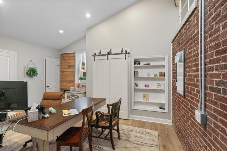 More Photos Of 101 E Marshall St, Remington Storefront Retail Office For Lease