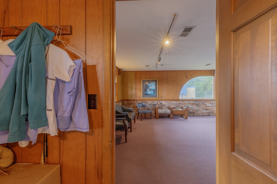 More Photos Of 4135 Hixson Pike, Chattanooga Office For Sale