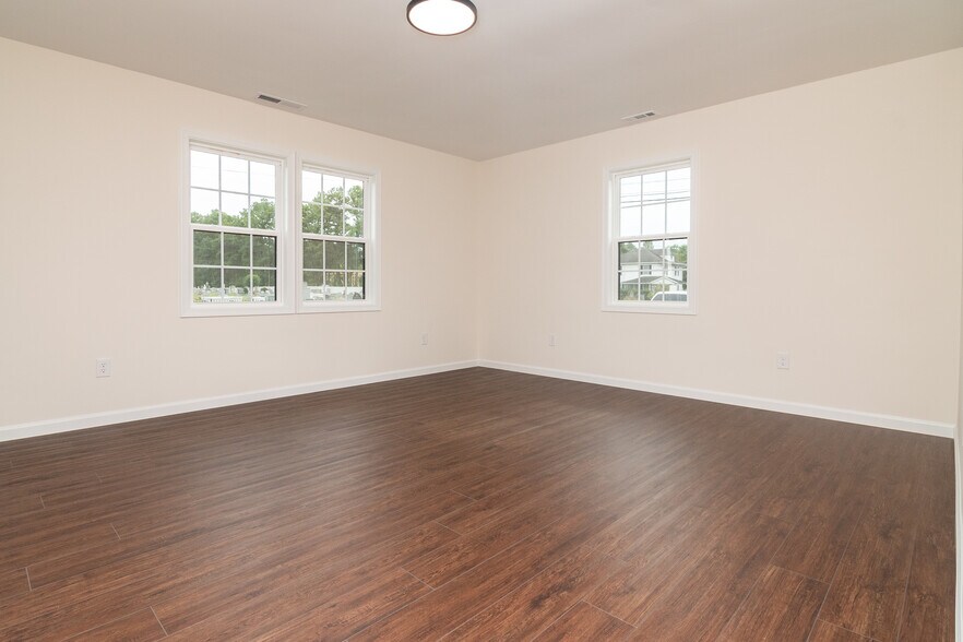 More Photos Of 105 E Adams St, Georgetown Apartments For Sale