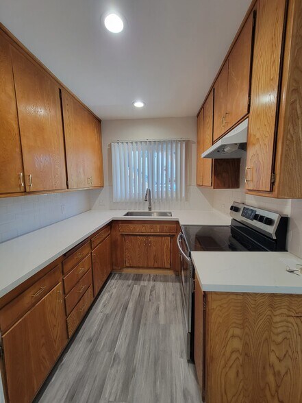 More Photos Of 14525 Albers St, Sherman Oaks Apartments For Sale