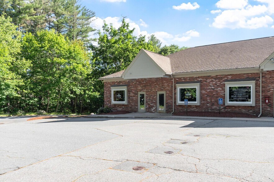 More Photos Of 225 Groton Rd, Westford Storefront Retail Office For Lease