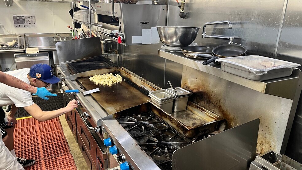 More Photos Of 5805 York Blvd, Los Angeles Restaurant For Lease