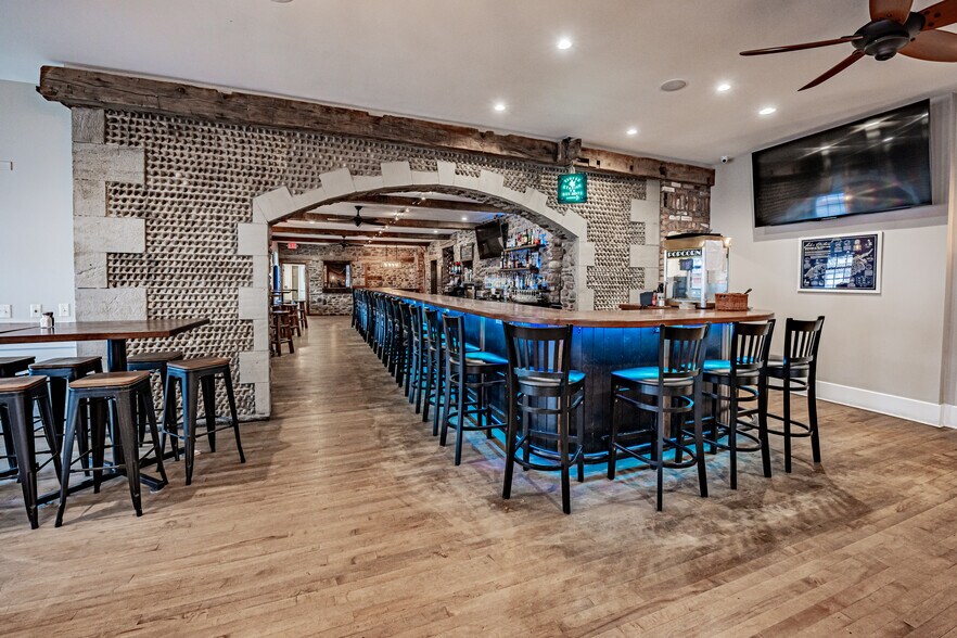 More Photos Of 310 Lake St, Wilson Hotel For Sale