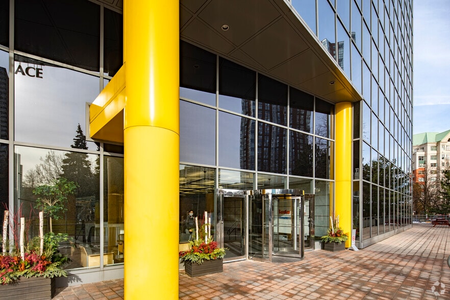 More Photos Of 12 Concorde Pl, Toronto Office For Lease