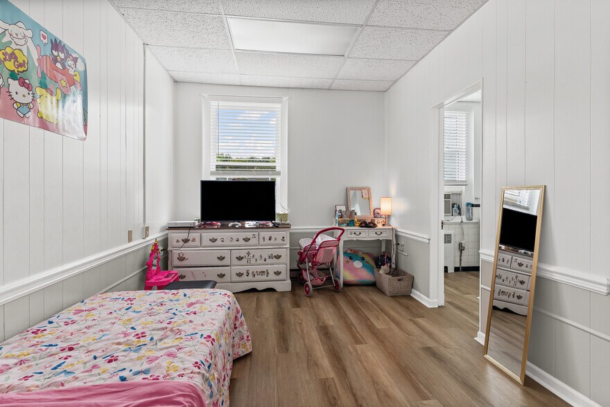 More Photos Of 525 7th St, Altavista Office For Sale