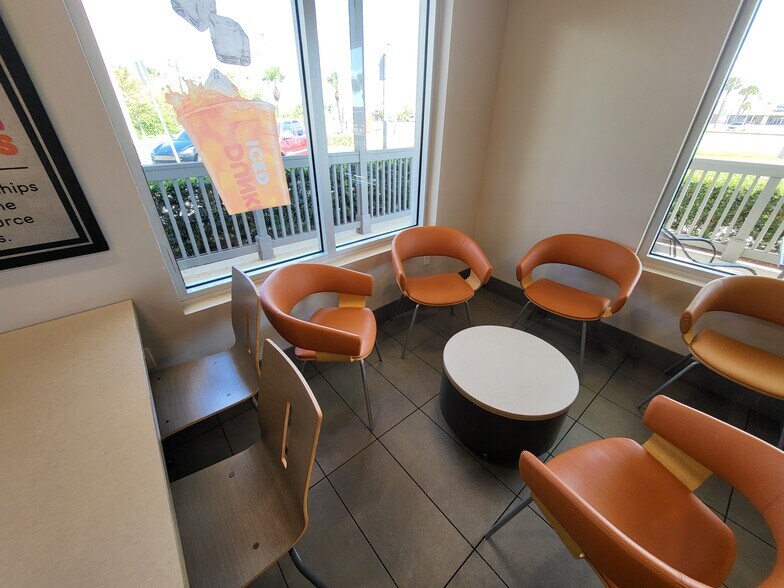 More Photos Of 4233 Tamiami Trl, Port Charlotte Freestanding For Sale