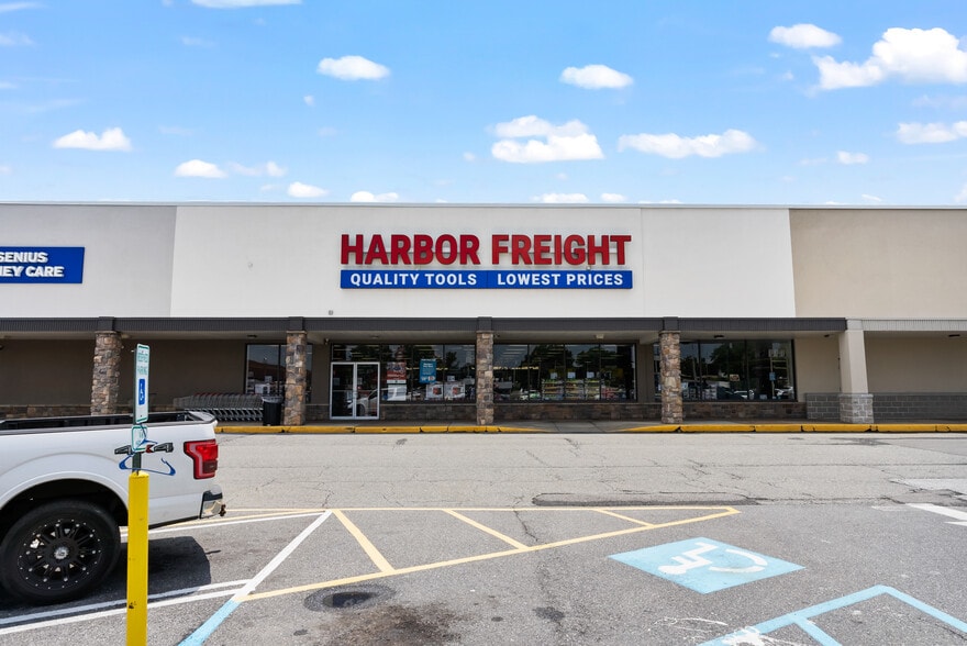 More Photos Of 91-290 University Plz, Newark Unknown For Lease