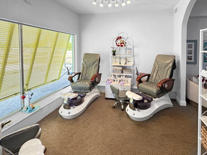 More Photos Of 3366 Stringfellow Rd, Saint James City Office For Sale