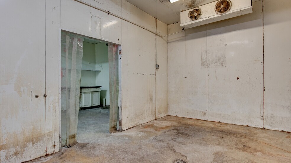 More Photos Of 2015 Payne st, Tell City Light Distribution For Sale