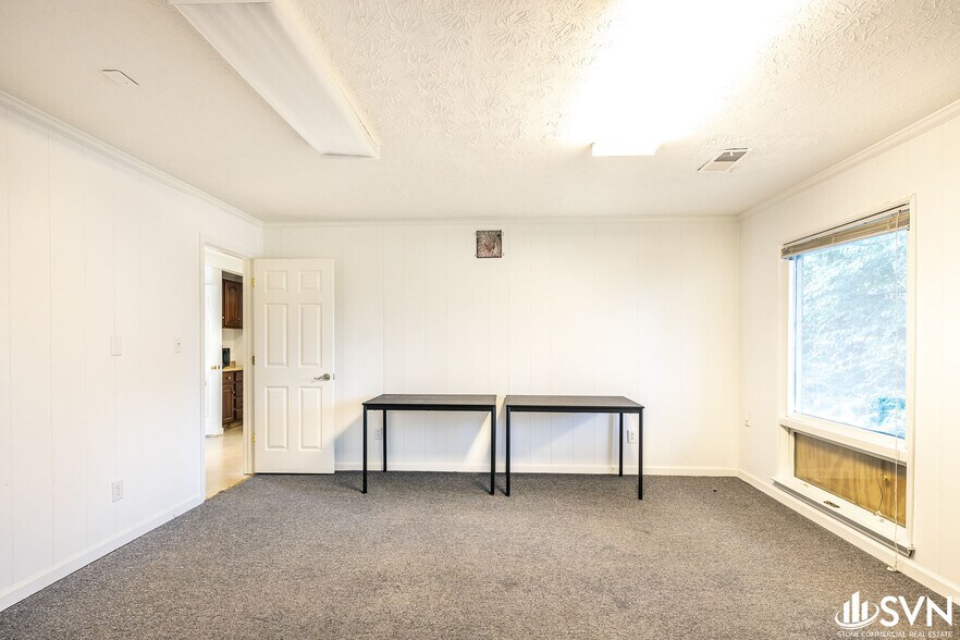 More Photos Of 857 Sparta Ct, Lexington Office For Lease