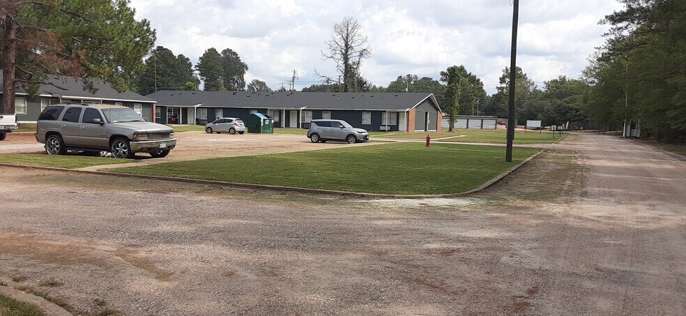 More Photos Of 1000 Broadmeadow Dr, Monticello Apartments For Sale