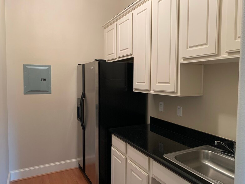 More Photos Of 13644 Breton Ridge St, Houston Medical For Sale