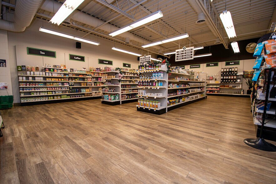 More Photos Of 904 Water St, Peterborough Freestanding For Lease