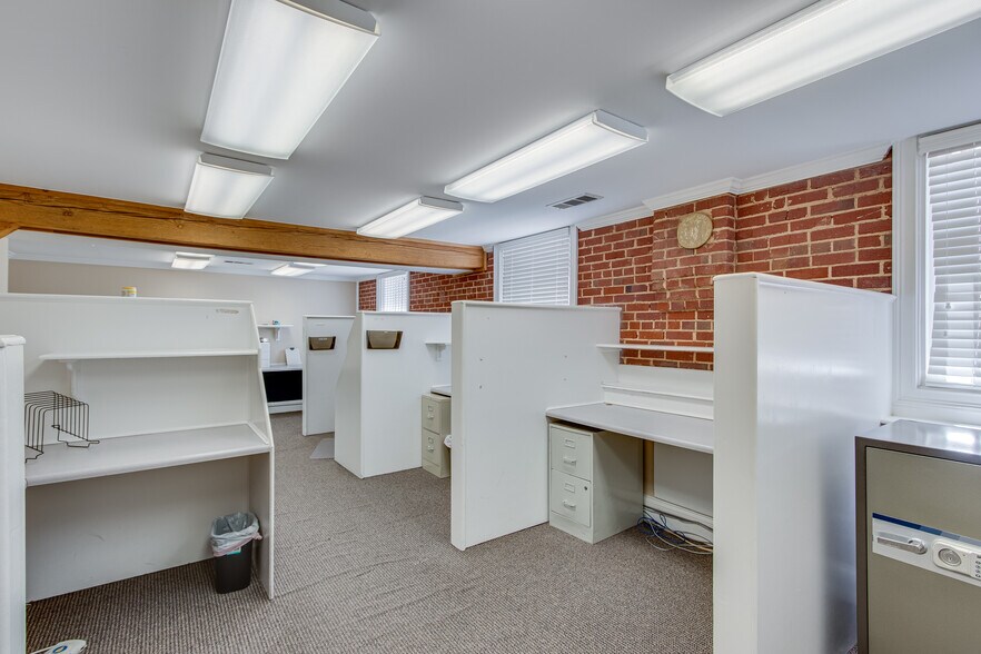 More Photos Of 55 Scott St, Buford Office For Lease