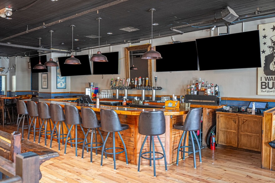 More Photos Of 209 W Congress St, Savannah Restaurant For Sale