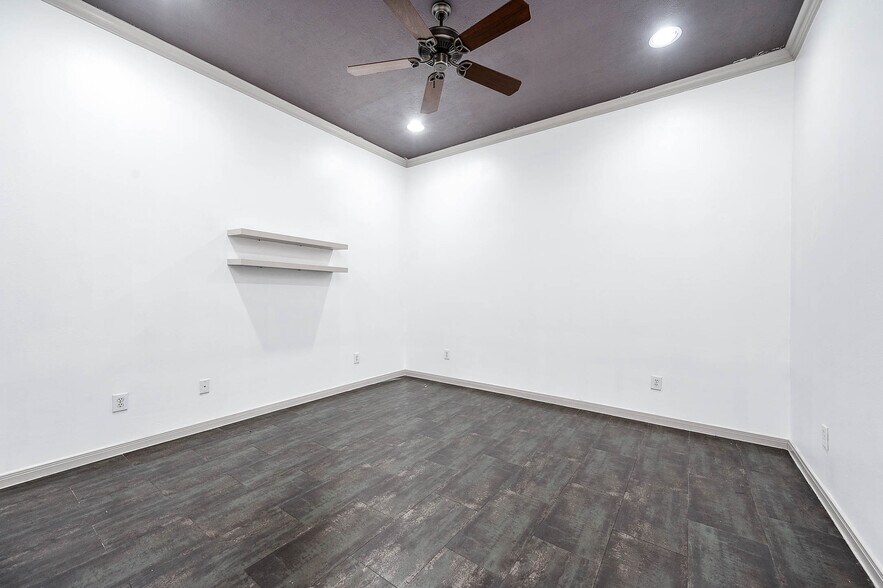 More Photos Of 12830 Willow Centre Dr, Houston Medical For Sale