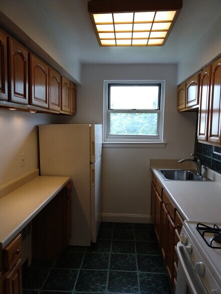 More Photos Of 94 Spruce St, Yonkers Apartments For Sale