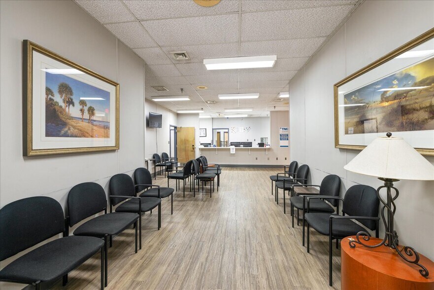 More Photos Of 2160 Capital Cir NE, Tallahassee Medical For Lease