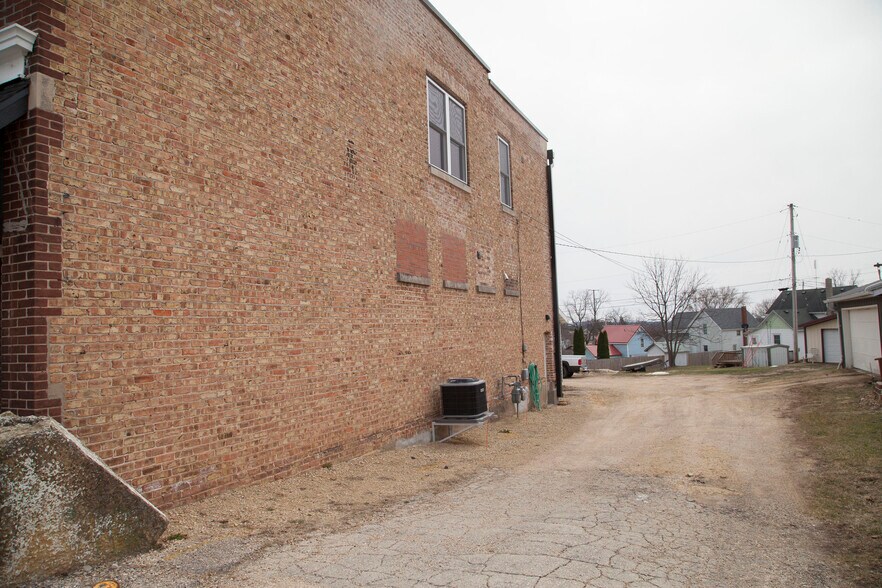 More Photos Of 705 Main St, Ridgeway Freestanding For Sale