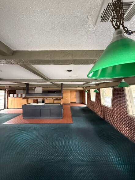 More Photos Of 1310 W Industrial Blvd, Cumberland Fast Food For Sale