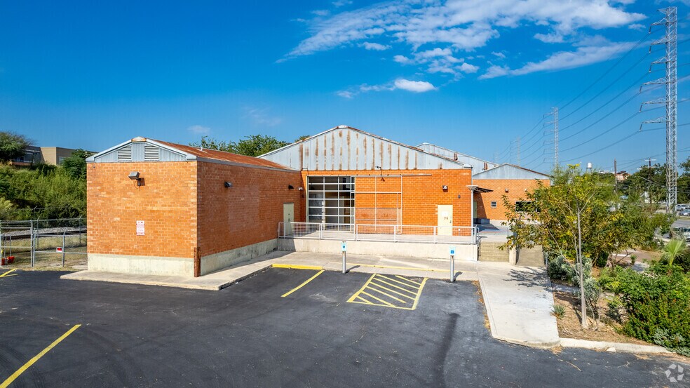 More Photos Of 1518 S Alamo St, San Antonio Loft Creative Space For Lease