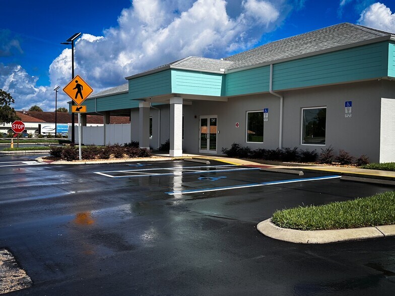 Primary Photo Of 7327-7367 Forest Oaks Blvd, Spring Hill Medical For Lease