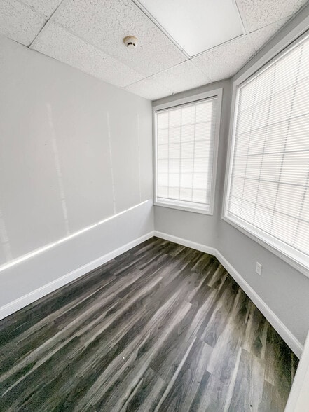 More Photos Of 1051 Farmington Ave, Farmington Unknown For Lease