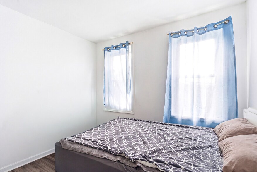 More Photos Of 204 Parkhurst St, Newark Apartments For Sale